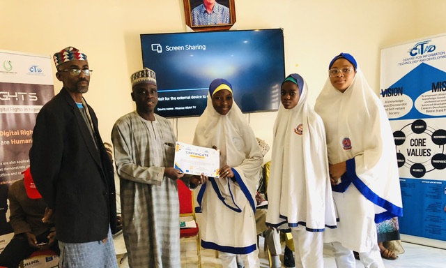 Presentation of certificates to participants