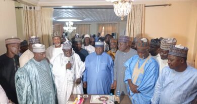 Gov Idris receives PDP stalwarts, supporters in Zuru into APC